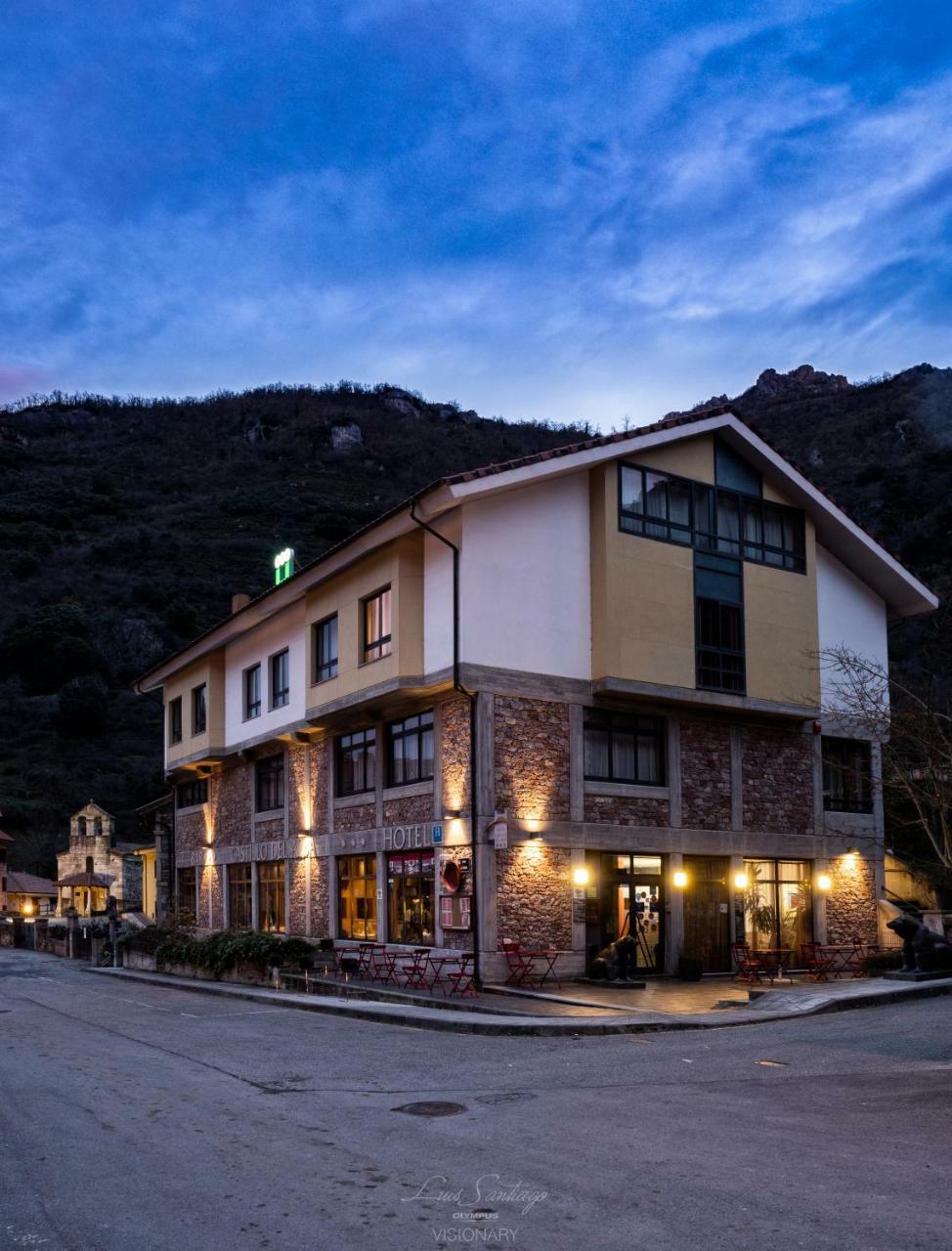 Hotel Castillo Del Alba Pola de Somiedo Exterior photo